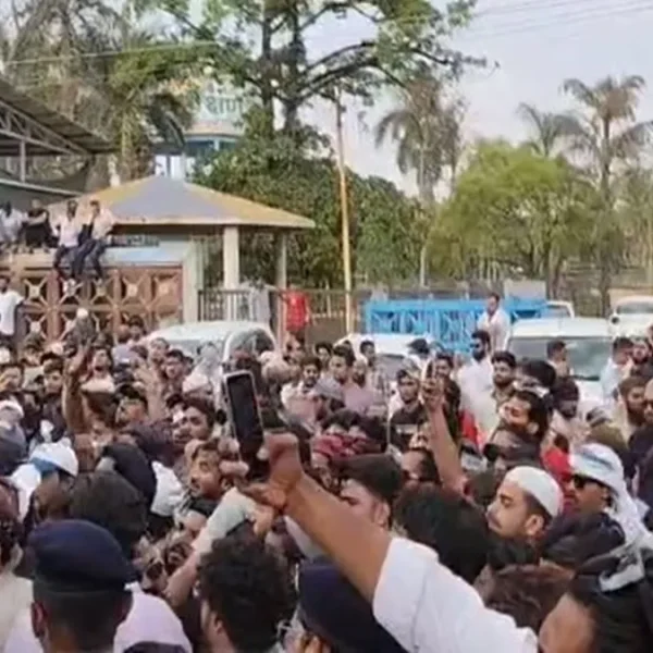 भोपाल में युवक से मारपीट के बाद तनाव: ताजुल मस्जिद के बाहर देर रात हंगामा, पुलिस ने संभाला मोर्चा