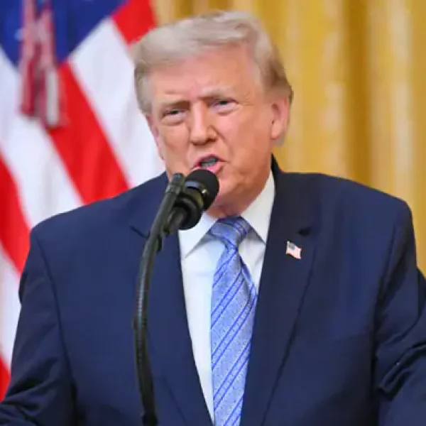 Iran पर बड़े हमले की तैयारी में America? Trump बोले- फैसला अभी बाकी