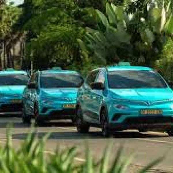 SM EV Taxi