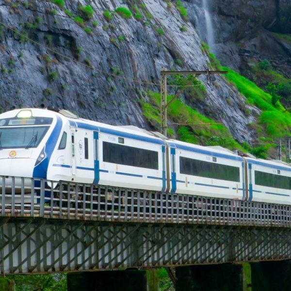Jammu Srinagar Vande Bharat Express Train शुरू, सफर होगा आसान और तेज