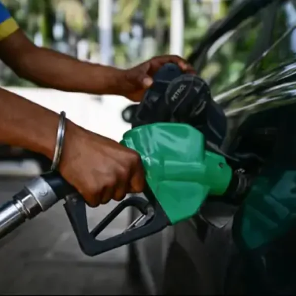 Premium Petrol हुआ महंगा, आम लोगों को थोड़ी राहत