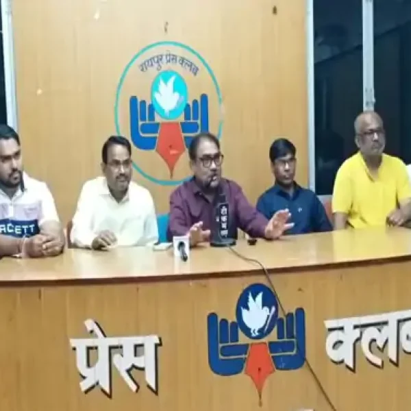छत्तीसगढ़ में प्लास्टिक बोतल में शराब बिक्री का फैसला पड़ा भारी, कई दुकानों में शराब की कमी