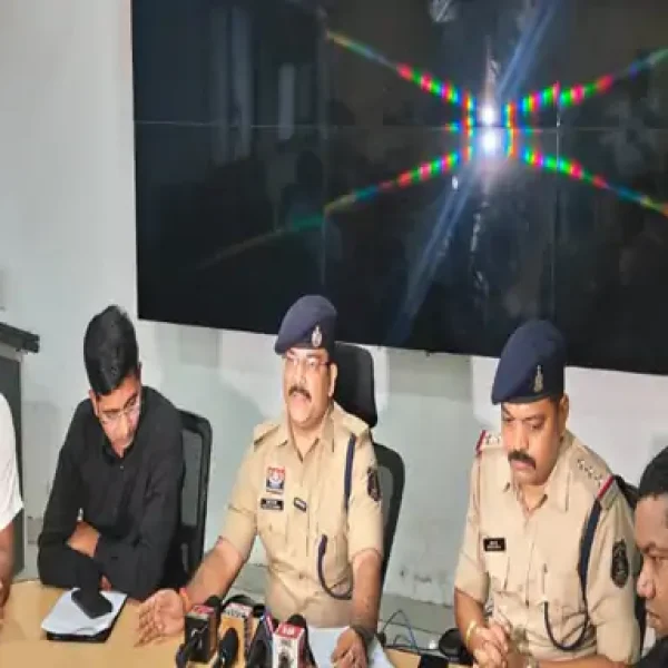 रायपुर में पुलिस की बड़ी कार्रवाई, 24 घंटे में 29 लाख रुपये का गांजा जब्त, 2 महिलाओं समेत 8 तस्कर गिरफ्तार