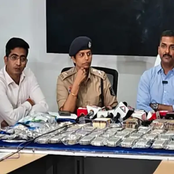 रायपुर में साइबर ठगी के पैसों से खरीदे सोने के सिक्के, तीन आरोपी गिरफ्तार