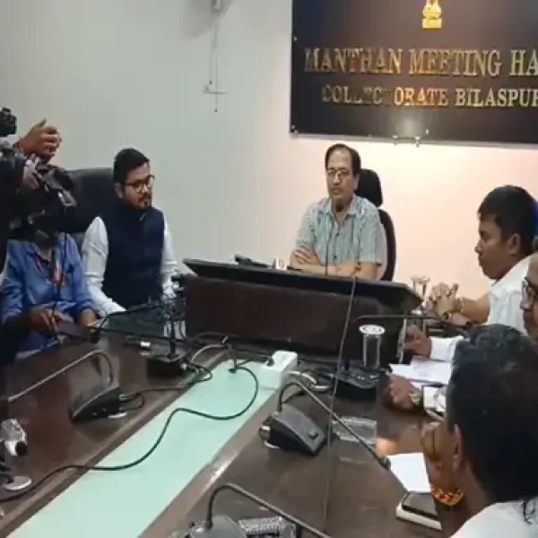 युद्ध के बीच बढ़ी घबराहट, कलेक्टर बोले- पेट्रोल-डीजल की नहीं है कमी