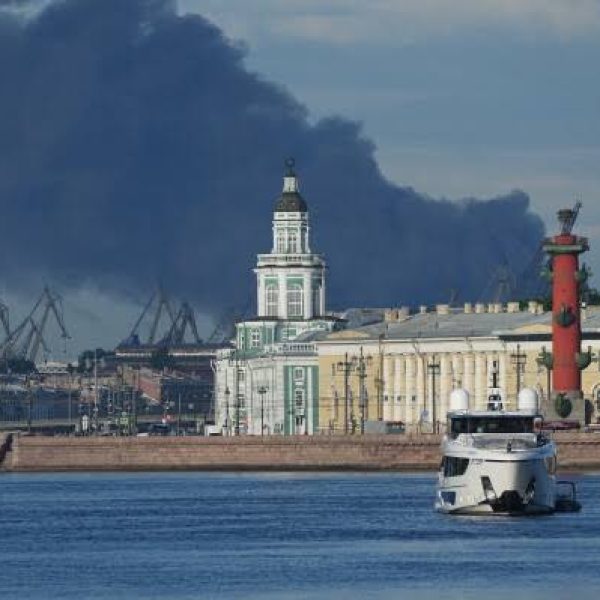 Russia-Ukraine War: यूक्रेन का St. Petersburg Oil Terminal पर बड़ा हमला, Energy Infrastructure को भारी नुकसान