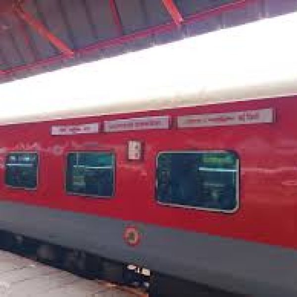 Prayagraj Train Accident: कालका मेल से उतरे यात्रियों को पीछे से आई पुरुषोत्तम एक्सप्रेस ने कुचला, 5 की मौत