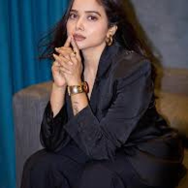 Manisha Rani ने झुग्गी में बच्चों संग मनाया बर्थडे | सोशल मीडिया पर वायरल वीडियो