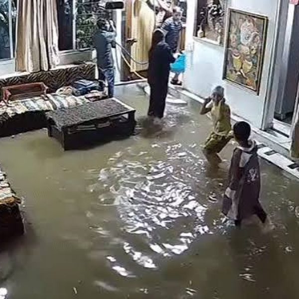 Heavy Rain Update: महाराष्ट्र के वसई में 20 कारें डूबीं, छत्तीसगढ़ में घरों में घुसा पानी; गुजरात में तेज बहाव में बही कार