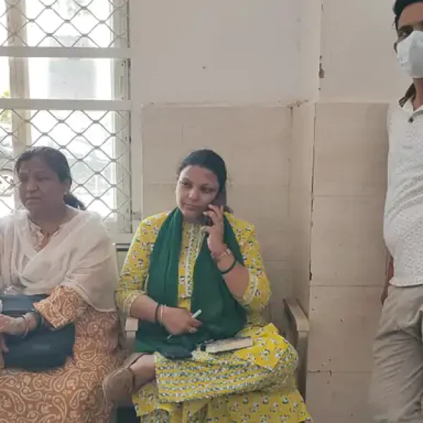 ग्वालियर में नर्सिंग छात्रा की संदिग्ध मौत: रातभर उल्टियां होती रहीं, परिजनों ने हॉस्टल प्रबंधन पर लगाए लापरवाही के आरोप