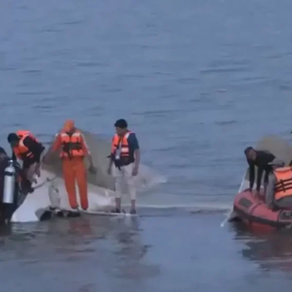 MP Cruise Accident: कार्रवाई तेज, पायलट समेत 3 बर्खास्त, 4 लोग अब भी लापता