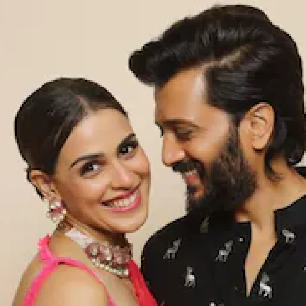 जेनेलिया ने फ्लॉन्ट किया ‘Riteish’ नाम का मंगलसूत्र ब्रेसलेट, फैंस बोले- Goals
