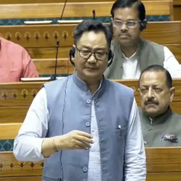 Parliament में पेपर लीक बिल पर विपक्ष का हंगामा, अखिलेश बोले- सरकार वादे नहीं, सिर्फ जुमले देती है