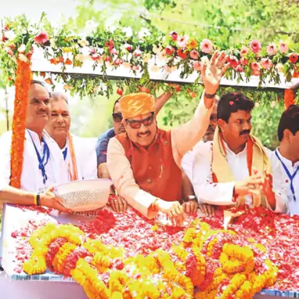 सड़क पर सियासी संग्राम: CM का कांग्रेस पर तीखा हमला, बोले- विकास नहीं दिखता, सिर्फ विरोध करते हैं प्रदेश अध्यक्ष