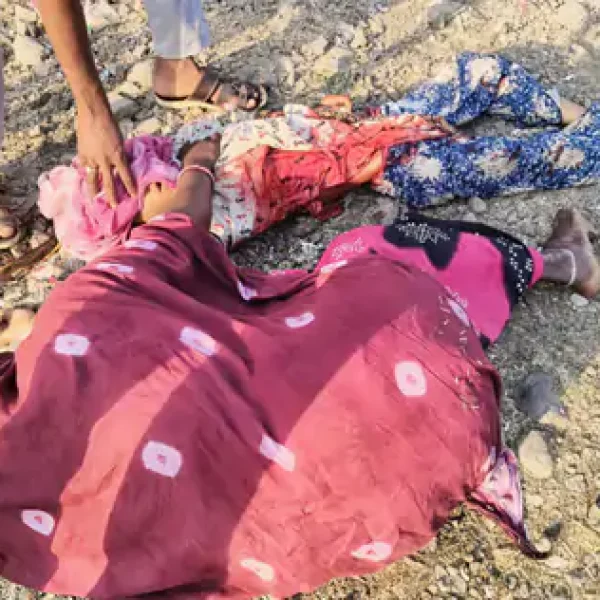 रतलाम में दर्दनाक हादसा: ओवरलोड ऑटो पलटा, 15 साल की किशोरी की मौत; 6 लोग घायल