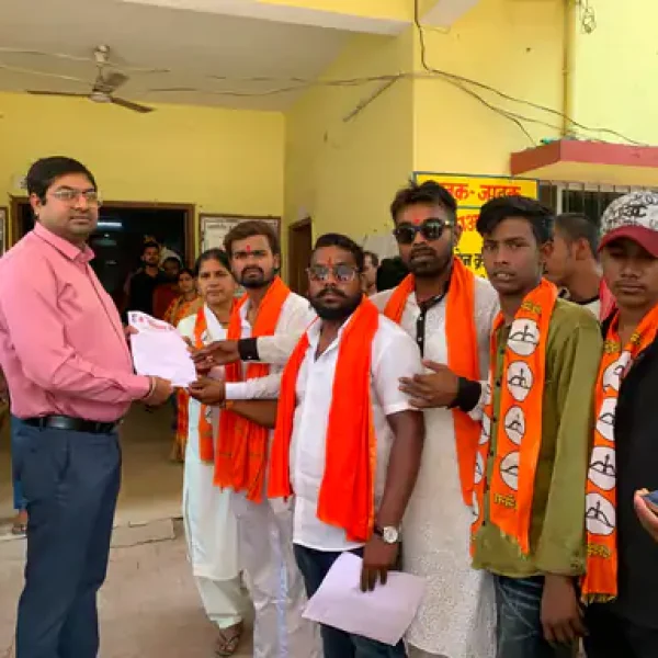 रायपुर में मूलभूत सुविधाओं को लेकर शिवसेना का प्रदर्शन, नगर निगम को सौंपा ज्ञापन