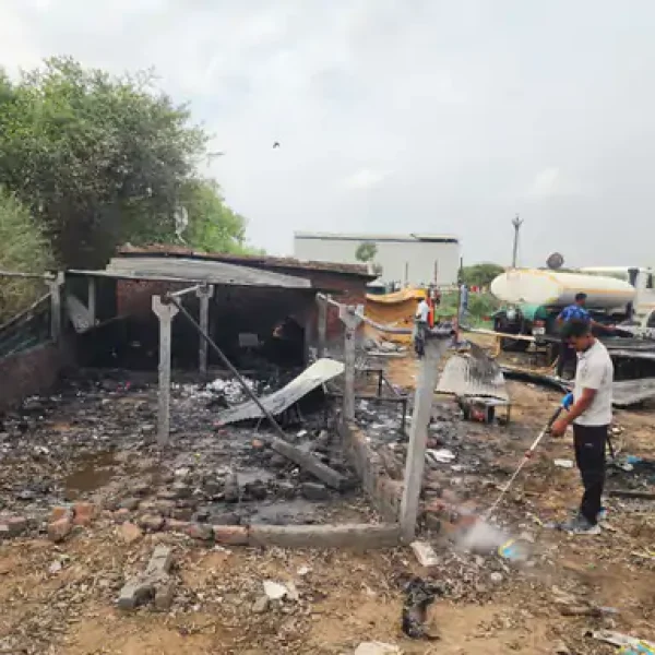 अहमदाबाद में अवैध पटाखा फैक्ट्री में भीषण विस्फोट, 8 कर्मचारियों की मौत; 15 घायल