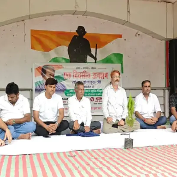रायपुर में सोनम वांगचुक के समर्थन में युवाओं का प्रदर्शन, NSUI के 5 कार्यकर्ता भूख हड़ताल पर बैठे