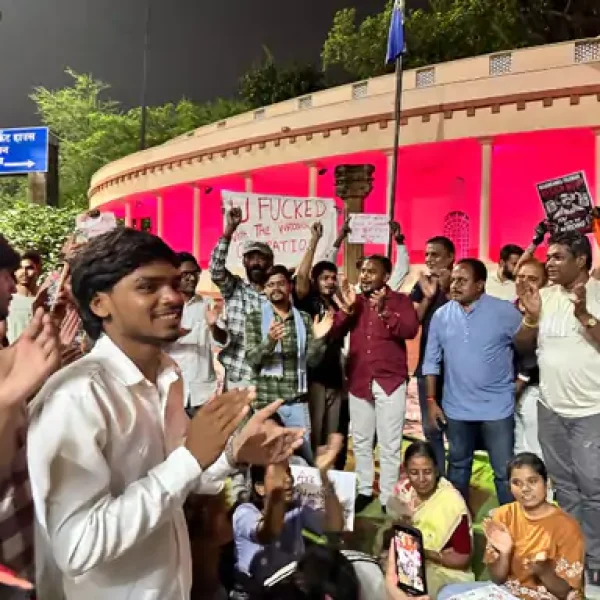 रायपुर में छात्रों ने मनाया जश्न, धर्मेंद्र प्रधान के इस्तीफे को बताया लोकतंत्र की जीत